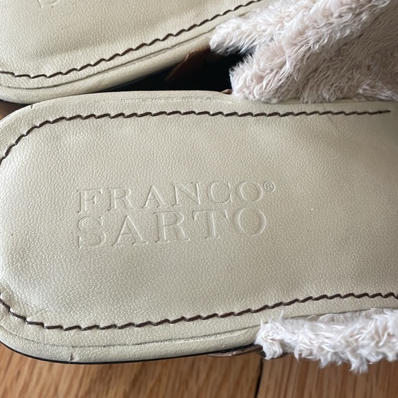 EUC Franco Sarto Woman’s Size 8.5 Medium Tan Suede Clogs W/Buckle Design - Picture 6 of 8